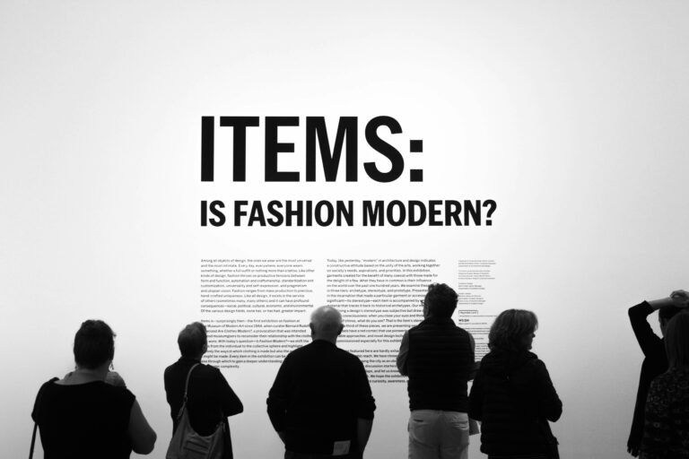 Top Apps Analyzed for Seamless Fashion Rental Bookings