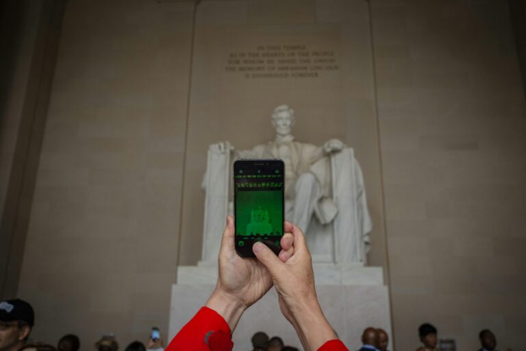 Top Apps Analyzed for Discovering Local Tours and Experiences