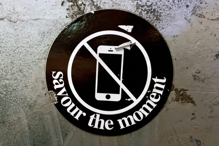 Analyzing Apps for Monitoring and Managing Permissions Effectively