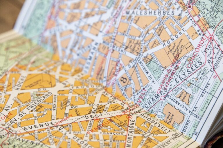 Top Offline Map Apps for Seamless International Travel Analysis