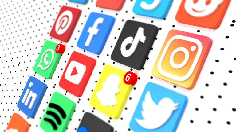 Analyzing Top Apps for Efficient Multi-Account Social Media Management