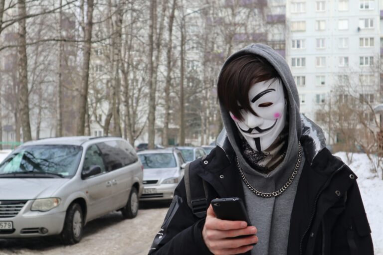 Top Anonymous Social Apps: Analyzing Privacy and Engagement